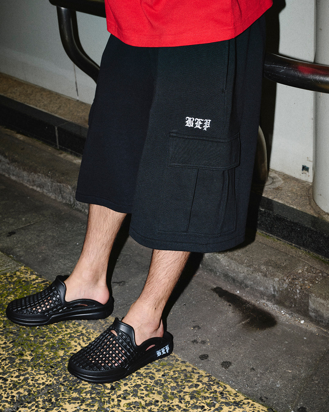 3 LETTER OE SWEAT CARGO BAGGY SHORTS