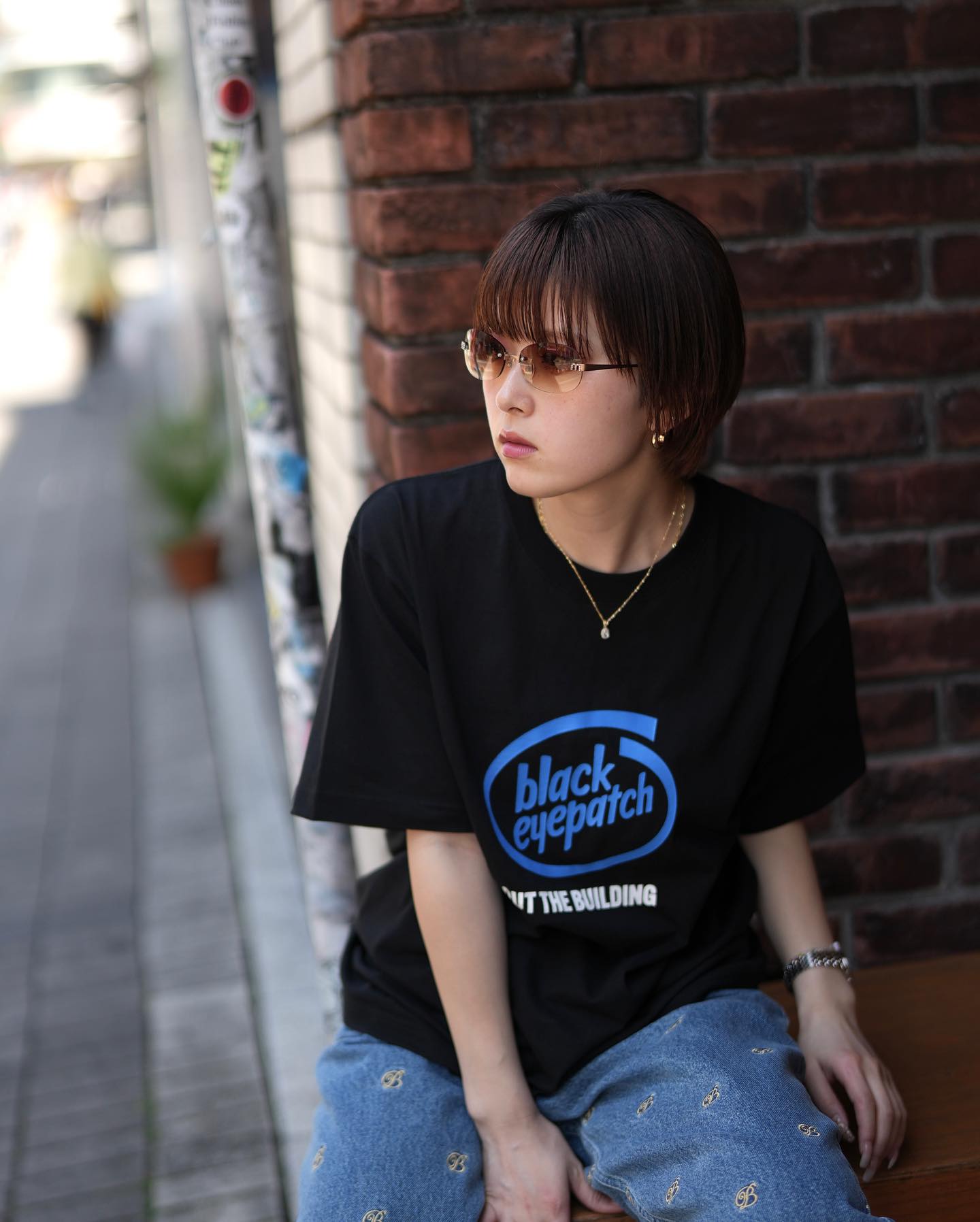 OUT THE BUILDING TEE