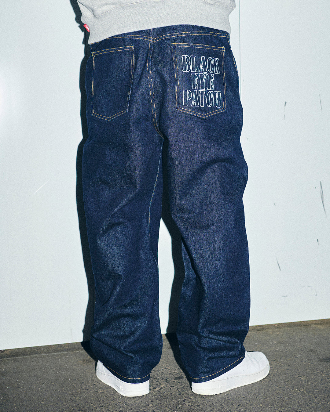 STENCIL LOGO WASHED EXTRA BAGGY JEANS