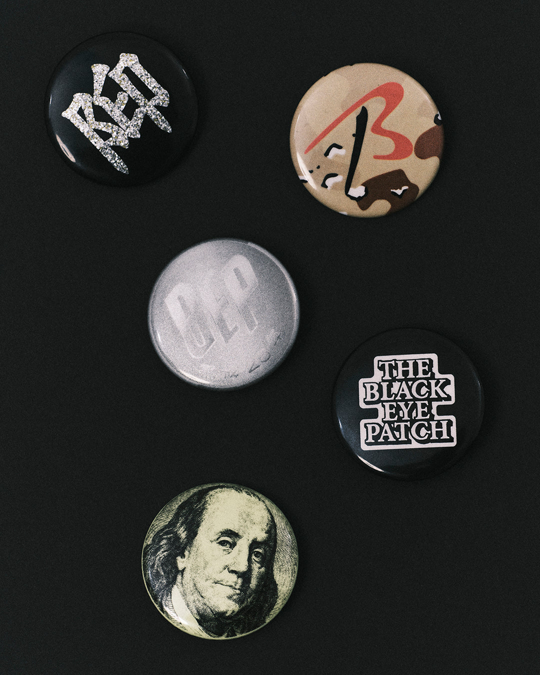 ASSORTED BUTTON BADGES