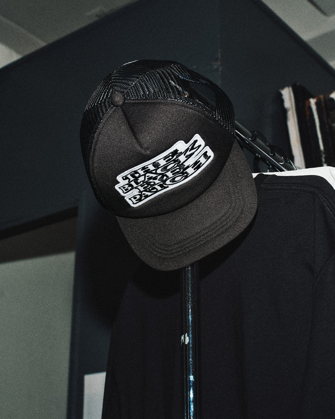 DISTORTED OG LABEL MESH CAP