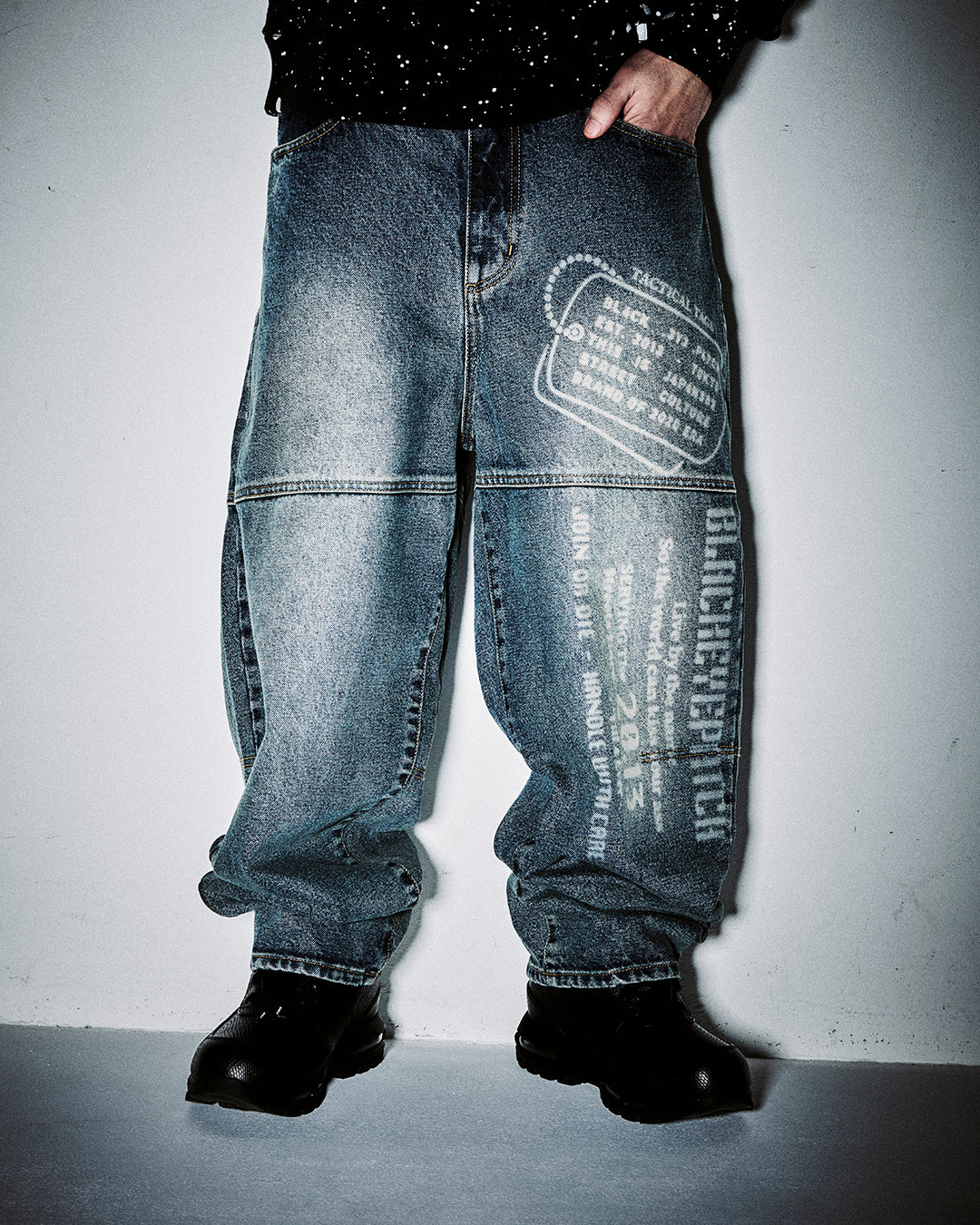 DOGTAG EXTRA BAGGY JEANS