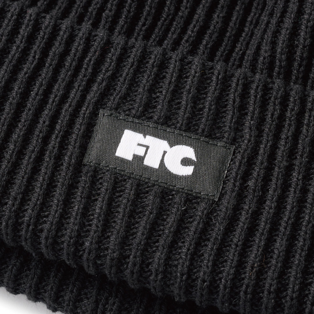 NEW ERA®︎ RIB BEANIE