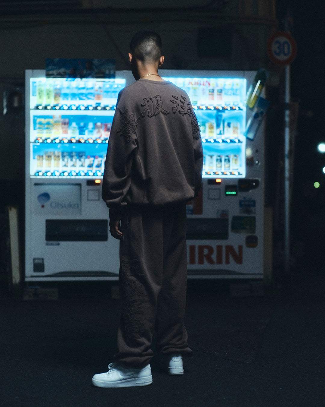 HWC EMBROIDERED PIGMENT DYED CREW SWEAT